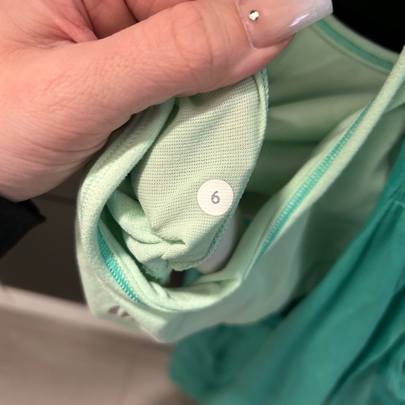 Lulu women’s build in bra tank - Picture 3 of 3